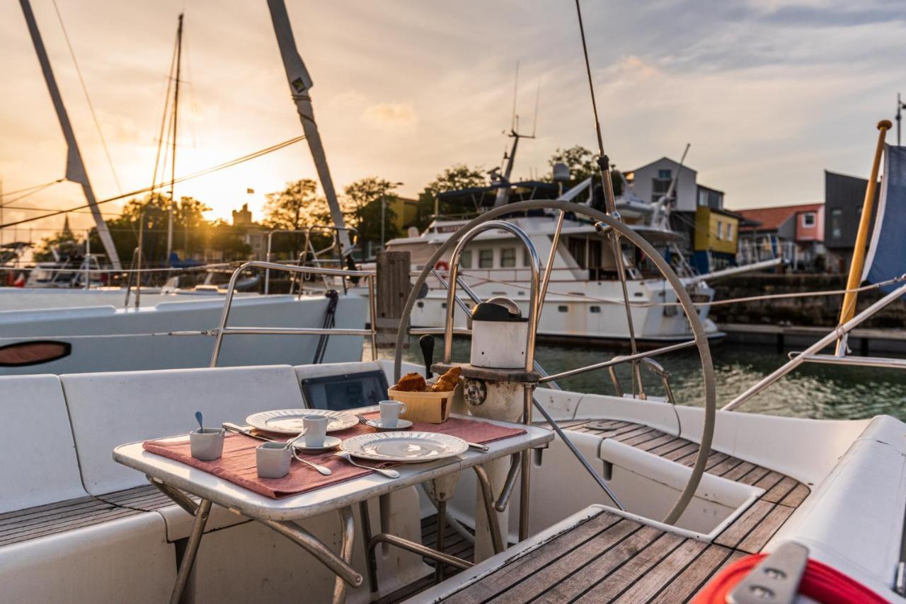 Nuit Sur Un Bateau Hotel La Rochelle  Exterior foto